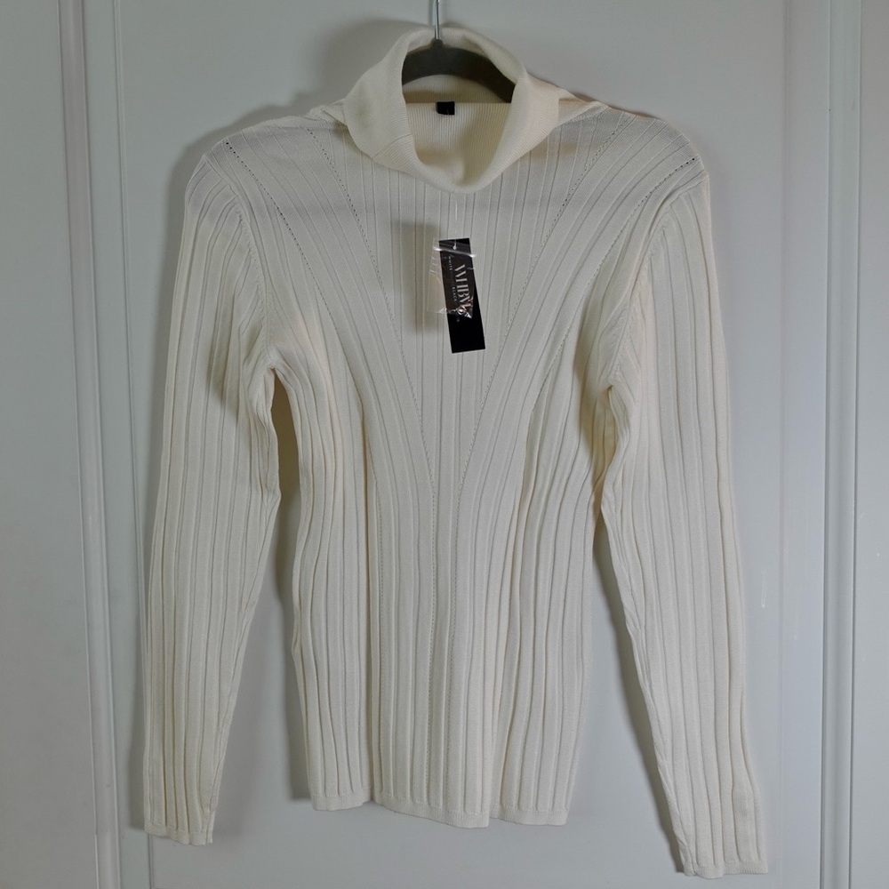 WHITE HOUSE BLACK MARKET - Ecru Ribbed LS Turtleneck Sweater -Never Worn Tags On